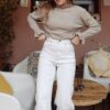 JEANS MOM BLANCOS COSTURAS CAMEL