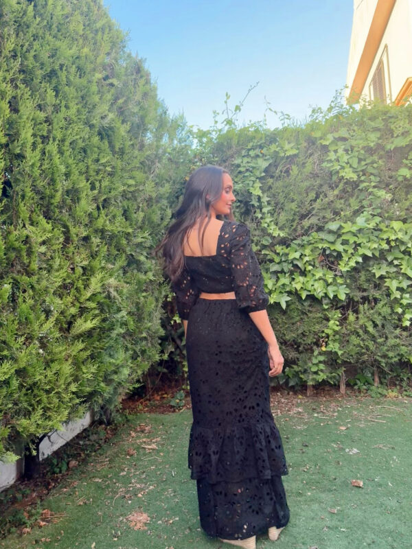 CONJUNTO PERFORADO NEGRO - Imagen 3