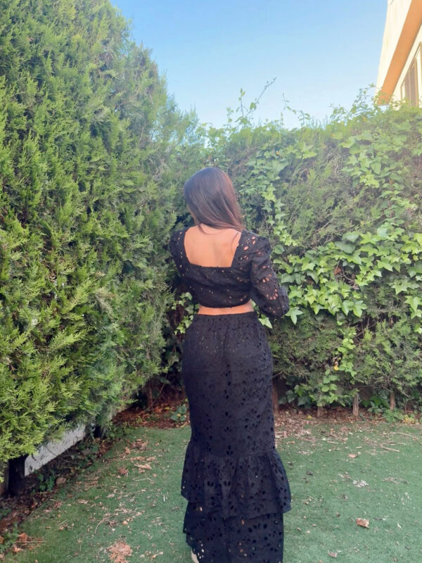 CONJUNTO PERFORADO NEGRO - Imagen 2