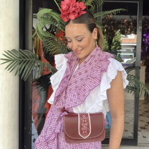 CAMISETA BLANCA DETALLES